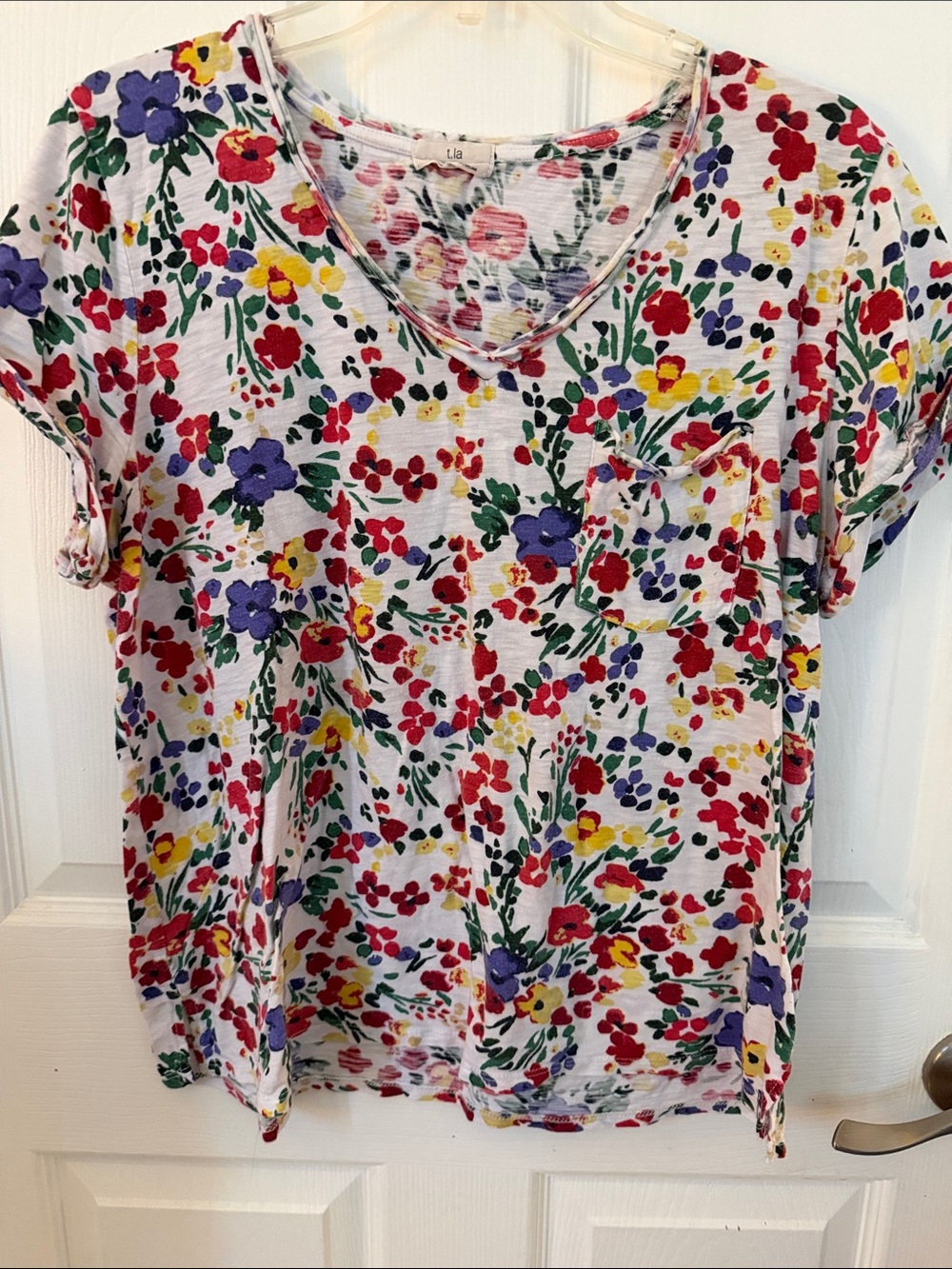 T.La Anthropology- White V-neck Floral Print
